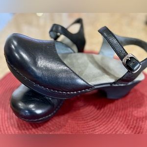DANSKO (EU-39) 8.5- Black Mary Jane’s